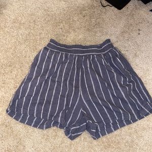 Medium Universal Threads grey shorts